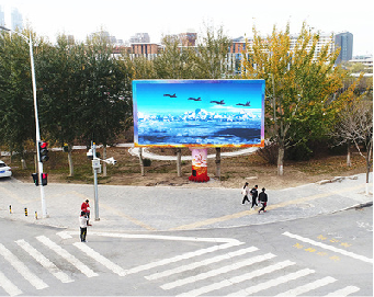 新平户外大屏广告投放要点。